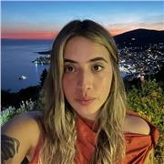 Ilustradora con diferentes capacidades artísticas y para todas las edades.